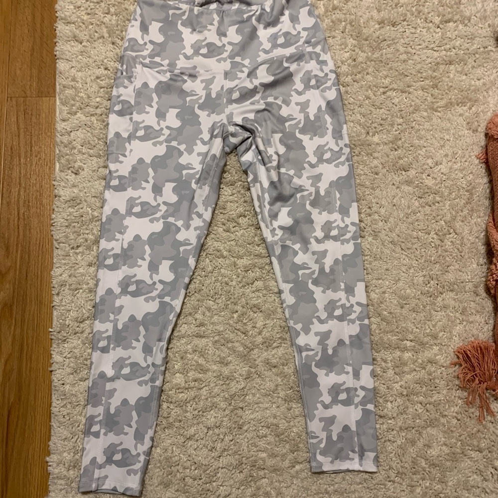 Camo leggings size large